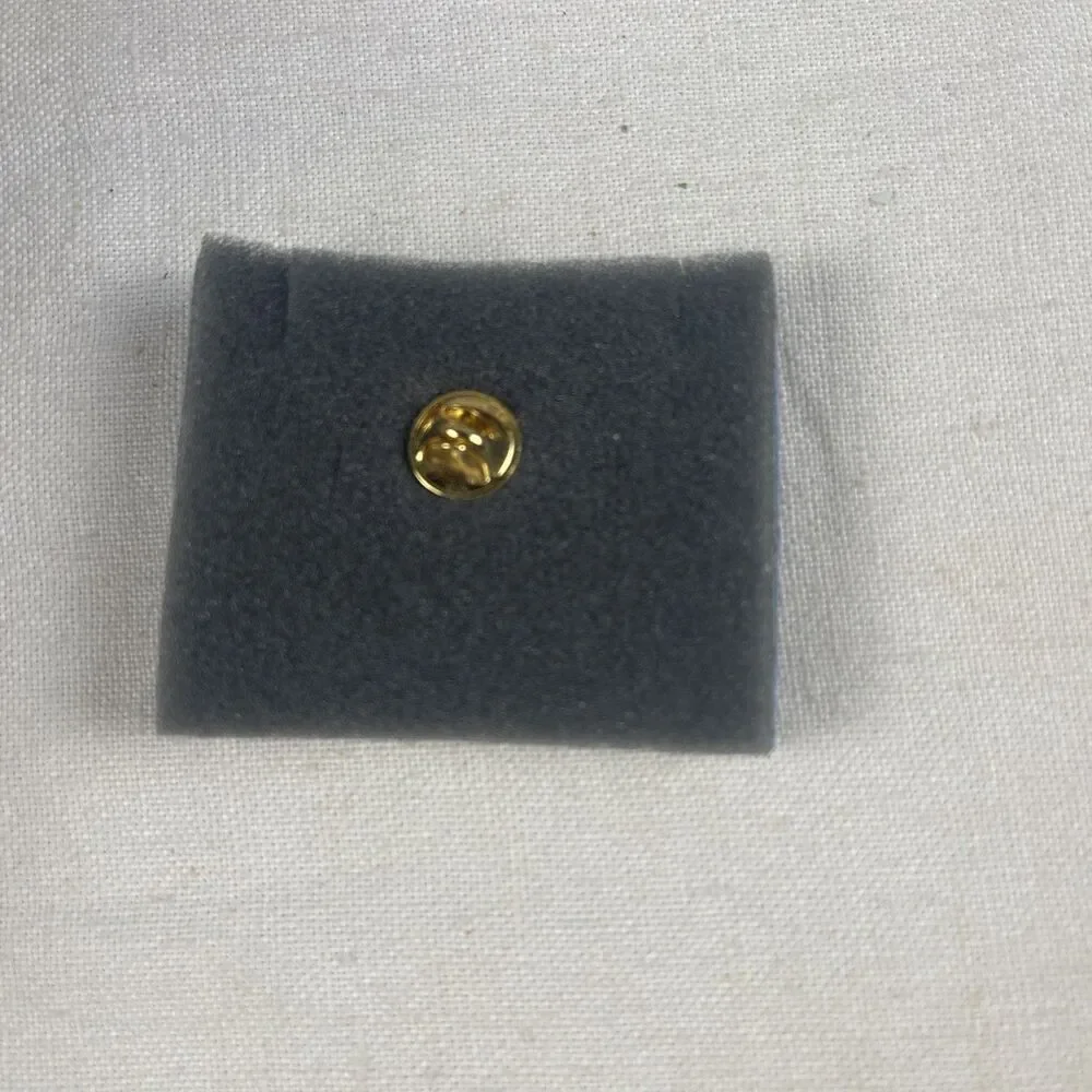 2001 Avon American Flag Heart Made In USA Lapel Pin New In Box